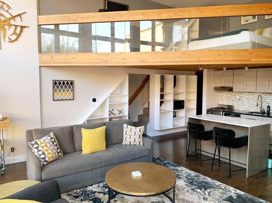 Апартаменты Lincoln Park Light-Filled Loft Чикаго Экстерьер фото
